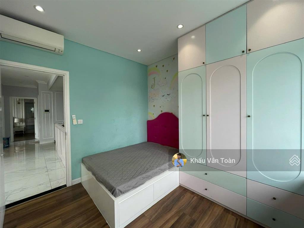 Cho thuê chung cư cao cấp 3pn giá siêu rẻ, diện tích 117m2, view sông sg siêu đẹp. full nội thất.