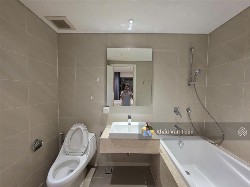 Căn hộ cao cấp 2 phòng ngủ | giá siêu rẻ |nội thất mới. view sông & hồ bơi cực chill, tầng cao đẹp.
