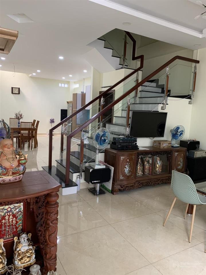 Bán nhà phố nguyên căn khu compound citi bella 1, 4pn3wc, đường 12m giá 8.2 tỷ