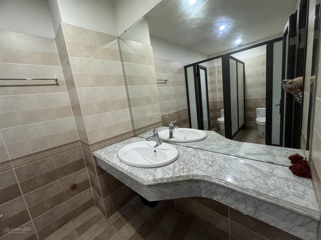 Cho thuê văn phòng trung tâm quận thanh xuân 208 thượng đình. 90m2 giá 15 triệu/tháng.