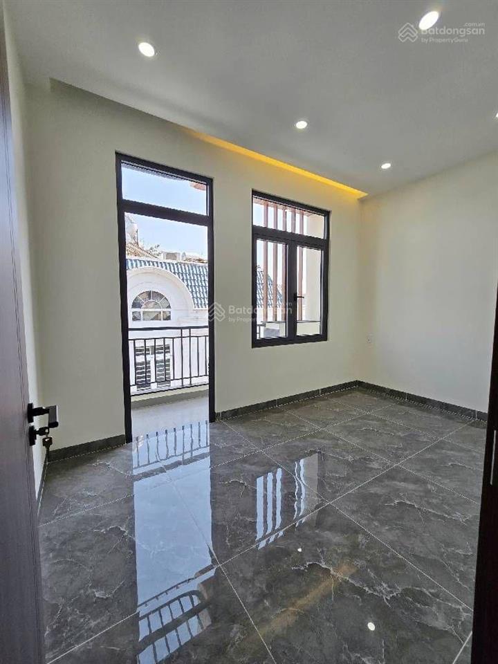 Bán nhà mới 5 tầng , hxh quay đầu  oto ngủ trong nhà  ngay đh tc hải quan  lã xuân oai  q9