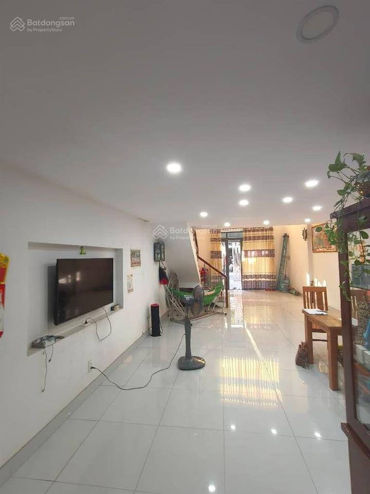 Bán nhà 2 tầng, mặt tiền đường 10m, nở hậu đẹp, gần ngay học viện bưu chính  q9 cũ