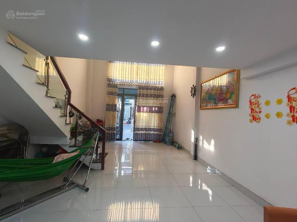 Bán nhà 2 tầng, mặt tiền đường 10m, nở hậu đẹp, gần ngay học viện bưu chính  q9 cũ