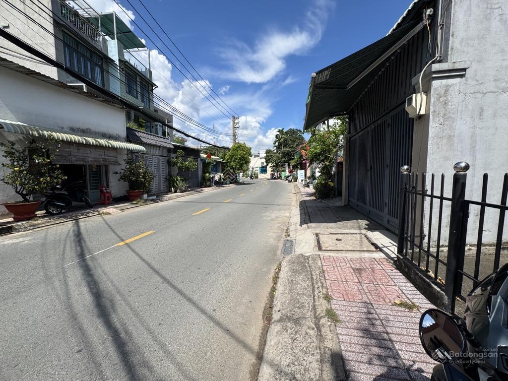 Bán nhà 2 tầng, mặt tiền đường 10m, nở hậu đẹp, gần ngay học viện bưu chính  q9 cũ