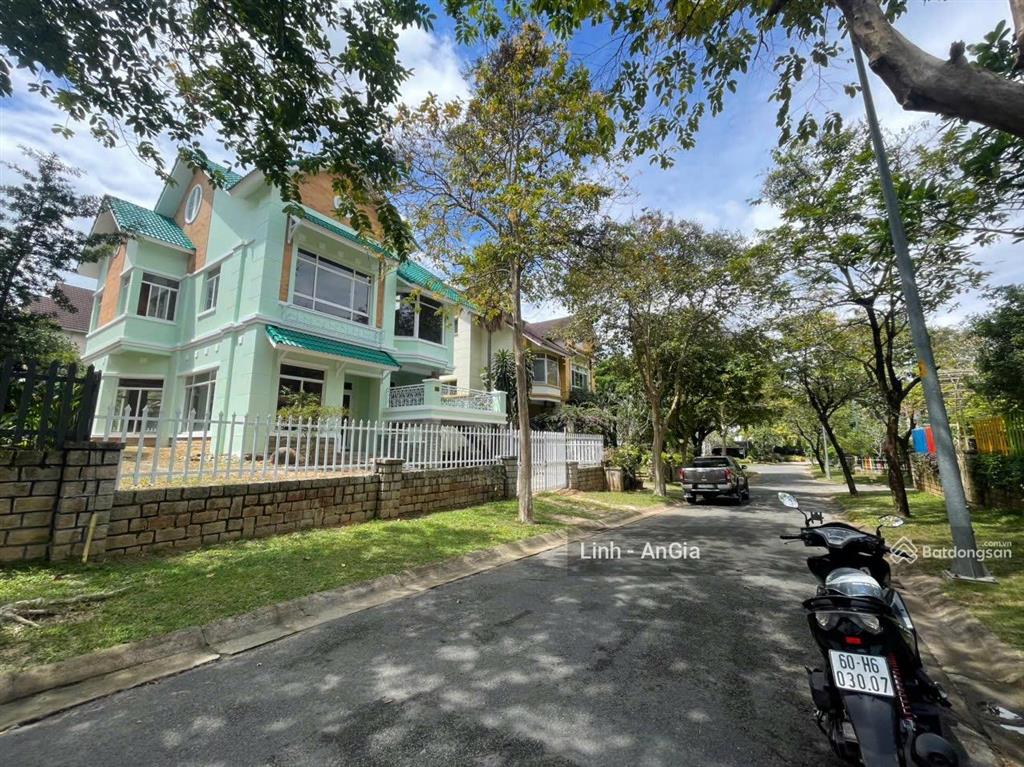 Biệt thự đơn lập 384m2 chỉ 65tr/m2 cả đất lẫn nhà rẻ hơn đất nền quận 9