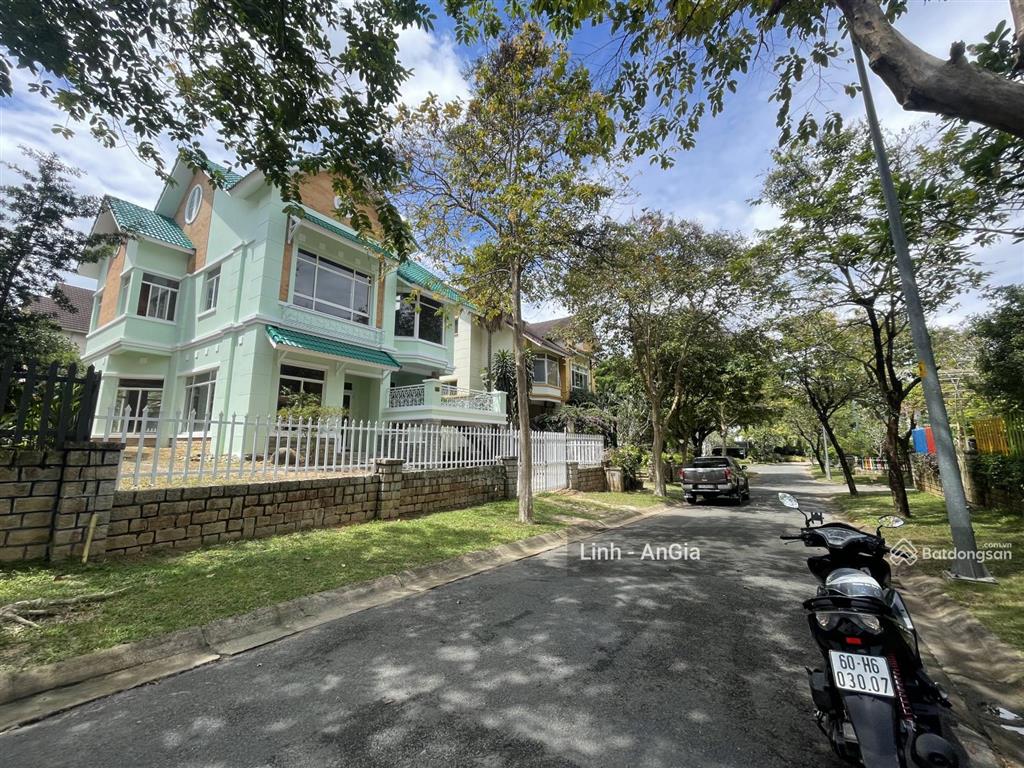 Biệt thự đơn lập khu biệt thự thảo nguyên sài gòn quận 9 cũ tp. thủ đức diện tích 16 x 24m