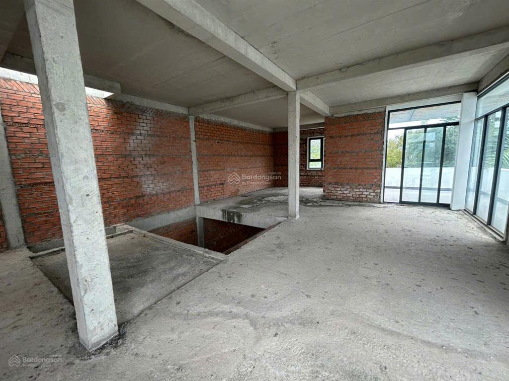 Chủ ngộp gửi bán gấp biệt thự 320m² (10x32m) gần hồ giá 22tỷ, tốt nhất khu!