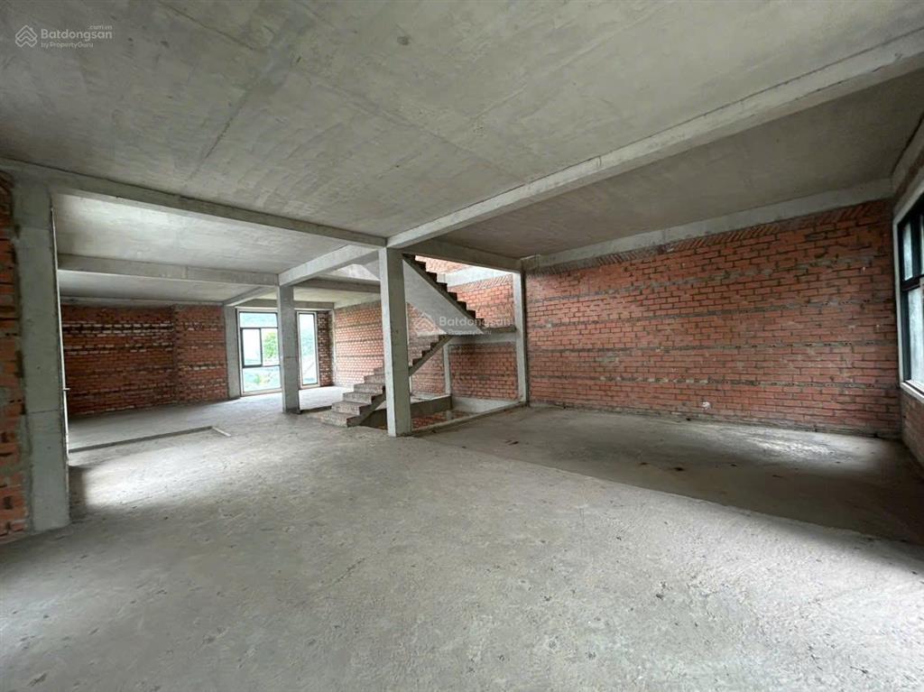 Chủ ngộp gửi bán gấp biệt thự 320m² (10x32m) gần hồ giá 22tỷ, tốt nhất khu!