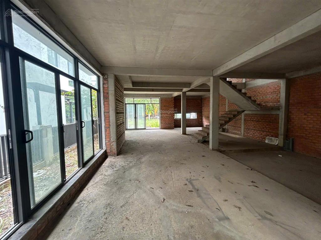 Chủ ngộp gửi bán gấp biệt thự 320m² (10x32m) gần hồ giá 22tỷ, tốt nhất khu!