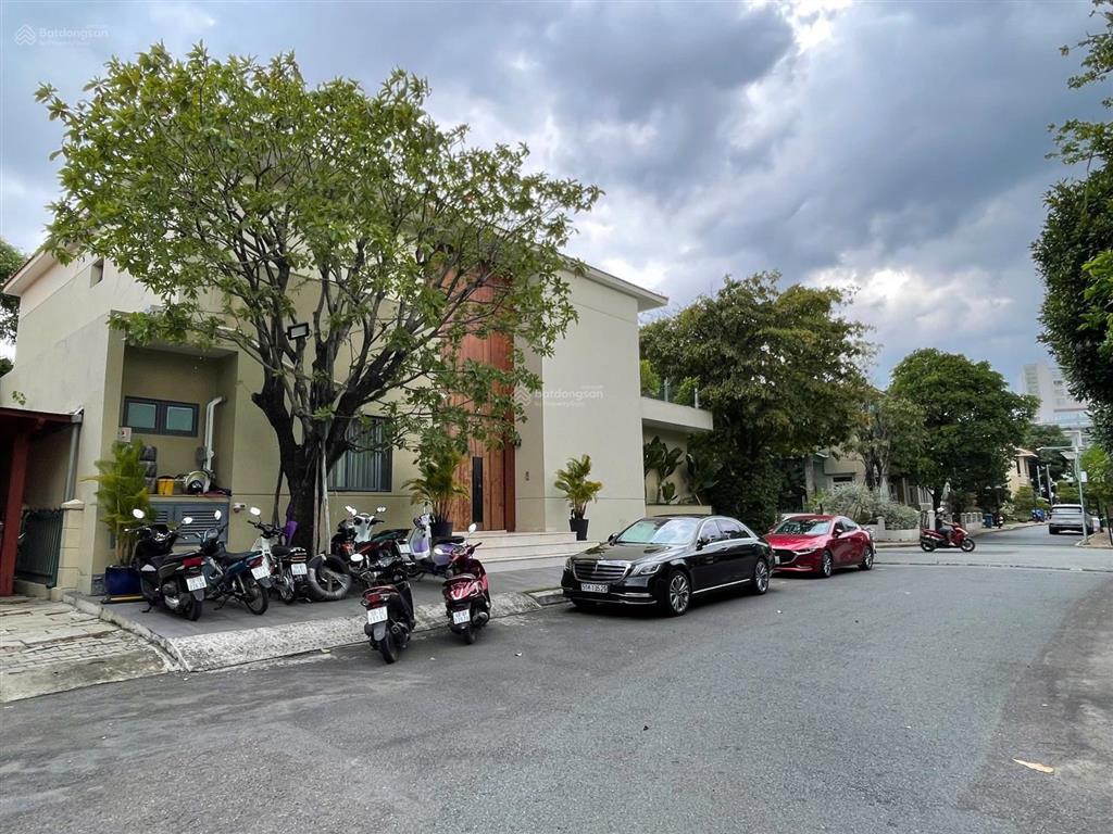 Bán biệt thự tại khu biệt thự phú gia nhà góc 3 mặt tiền,view công viên cản đồi,diện tích 367,3m2