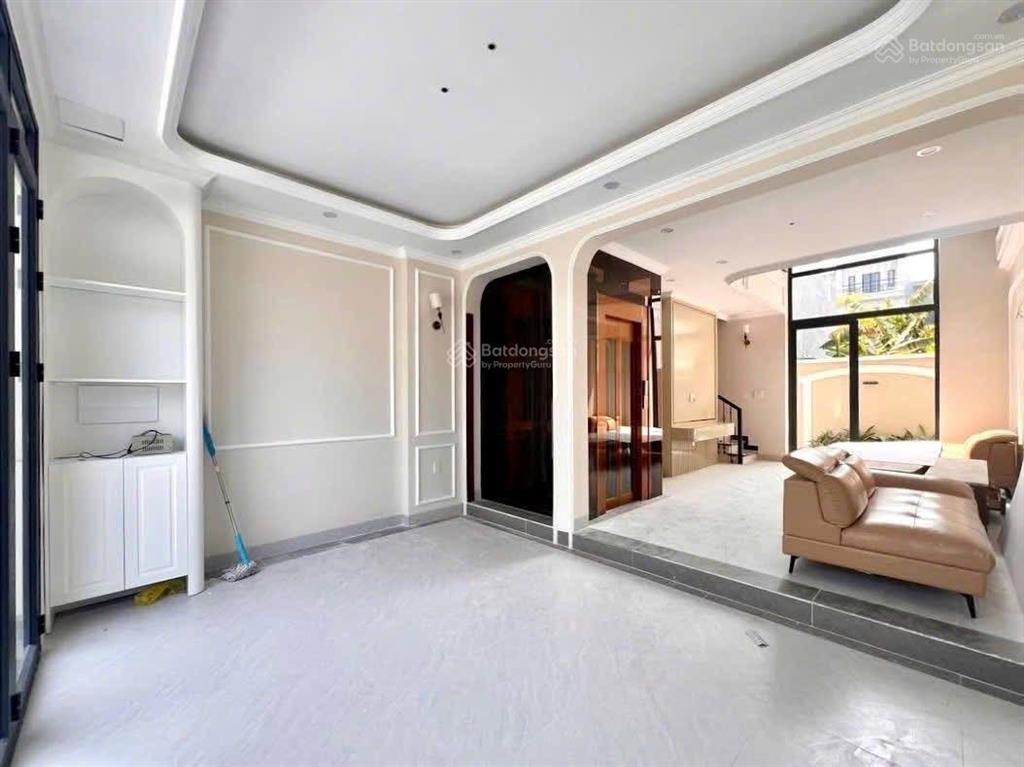 Siêu phẩm thang máy văn cao vị trí đẹp, sống đẳng cấp nằm trong khu phân lô cao cấp văn cao