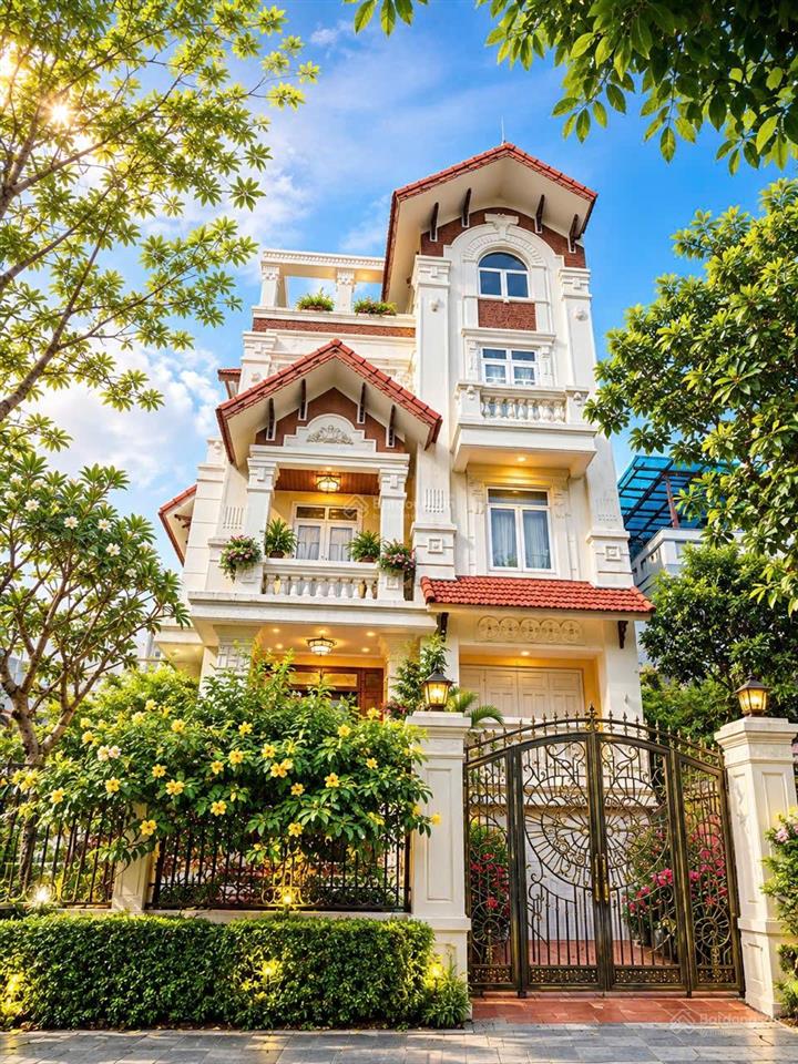 Bán biệt thự sao đỏ hải phòng diện tích khoảng 400m, mặt tiền 20m, sân vườn rộng.