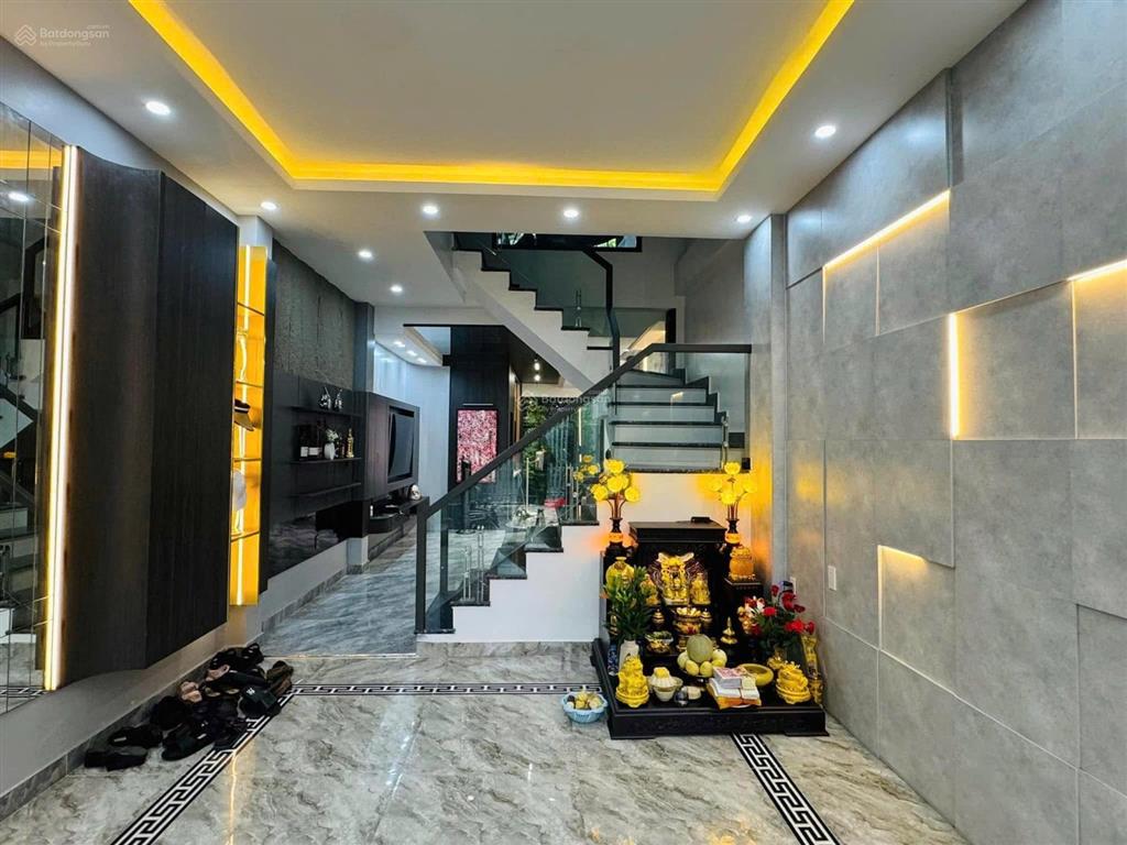Bán nhà dân xây độc lập lạch tray hải phòng ngõ ô tô đỗ cửa, sân vườn cá koi