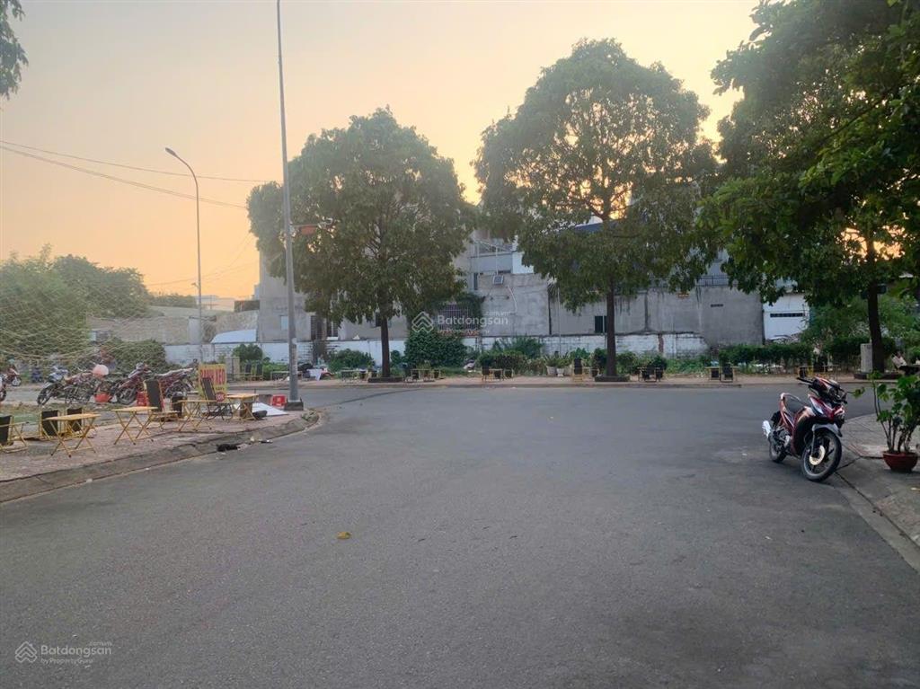 Bán shophouse đẹp, kinh doanh ngay, vị trí vàng cổng sau vsip 1, shr tại thanh bình residence