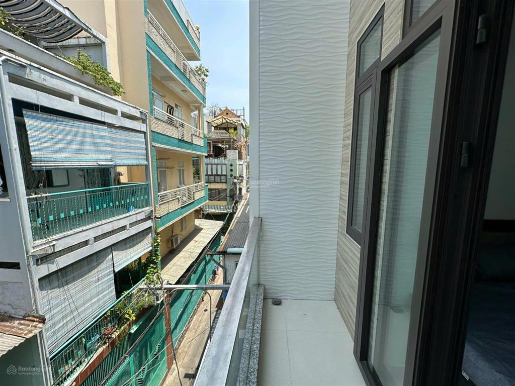 Studio ban công ngay nguyễn đình chiểu, quận 10 full nội thất nhà mới sạch sẽ như hình