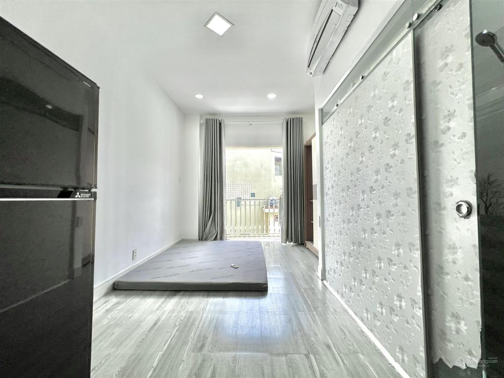 Cho thuê studio ban công thang máy quận 10, full nội thất ngay tô hiến thành giá siêu tốt