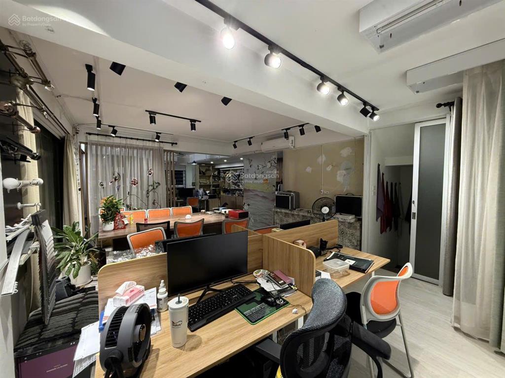 Vị trí kim cương, lô góc, mặt tiền 11,7m! bán nhà lô góc mp nguyễn lân 76m2 5 tầng chỉ nhỉnh 39 tỷ.