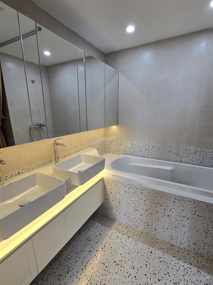 Bán căn hộ royal city 72 nguyễn trãi, thanh xuân diện tích 110m2 x 3 ngủ. giá 13,7 tỷ