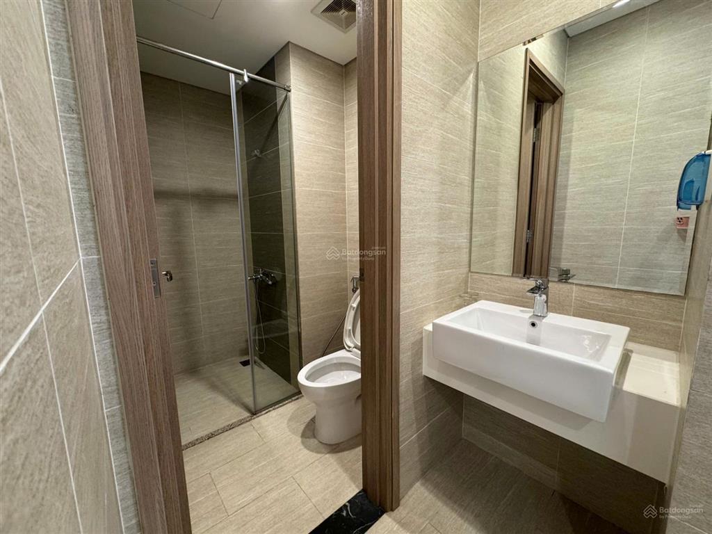 Không có nhu cầu sử dụng chính chủ cần bán 2pn 1wc tòa s108. full nội thất. sẵn sổ. hỗ trợ vay 70%