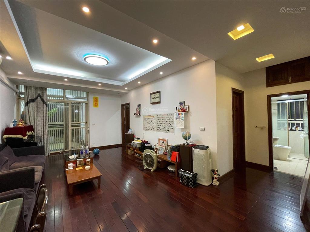 Chính chủ bán căn góc 3 mặt thoáng 109,5m chung cư vườn xuân. sẵn sổ đỏ. vị trí đắc địa lõi thủ đô.
