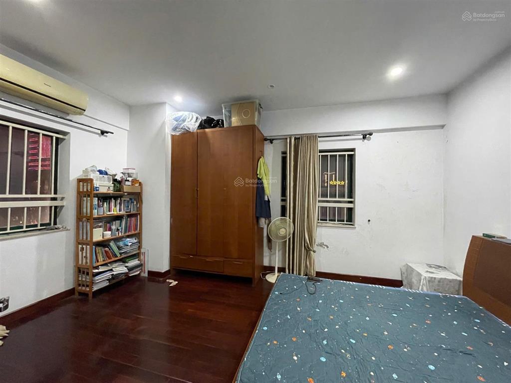 Chính chủ bán căn góc 3 mặt thoáng 109,5m chung cư vườn xuân. sẵn sổ đỏ. vị trí đắc địa lõi thủ đô.