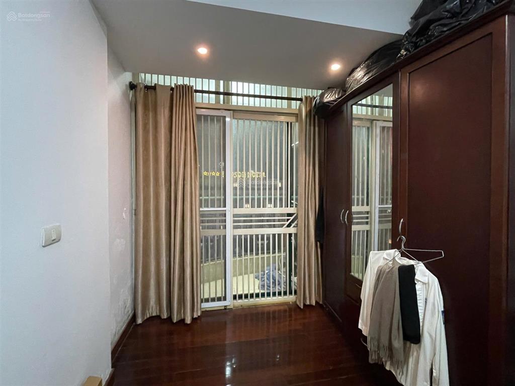 Chính chủ bán căn góc 3 mặt thoáng 109,5m chung cư vườn xuân. sẵn sổ đỏ. vị trí đắc địa lõi thủ đô.