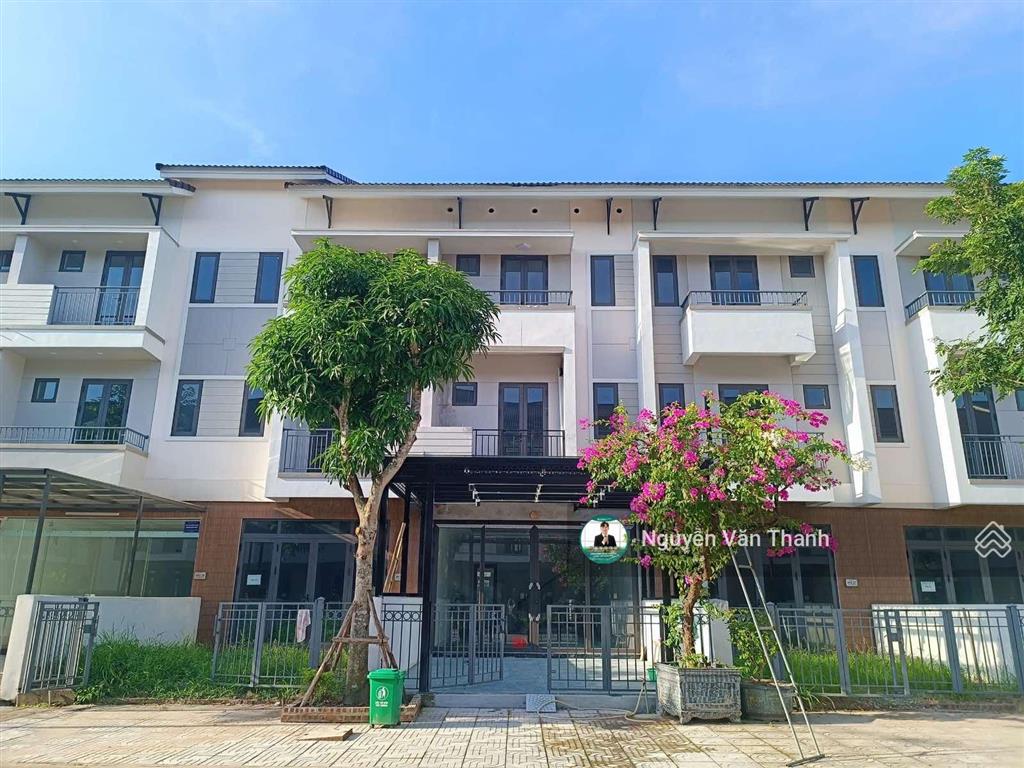 Quỹ căn shophouse làn 1 đẹp nhất khu đô thị vsip , centa riverside từ sơn