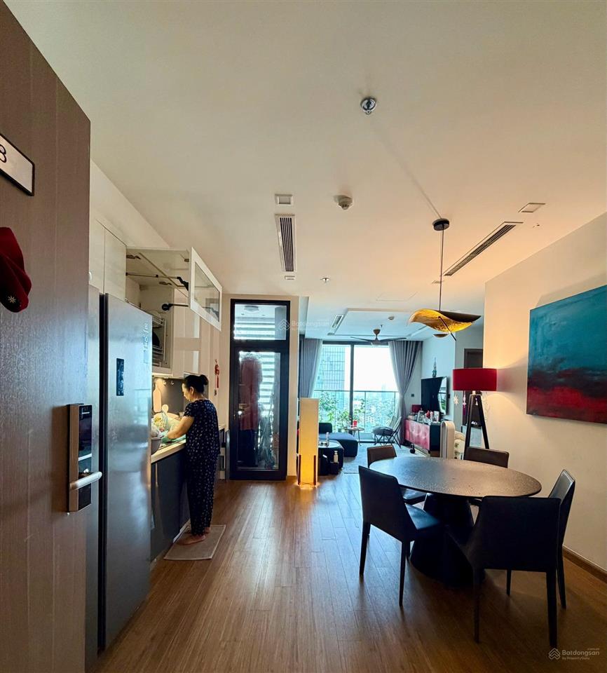 Cho thuê nhanh căn 2 ngủ vinhomes metropolis  nhà đẹp như ảnh | giá 26tr