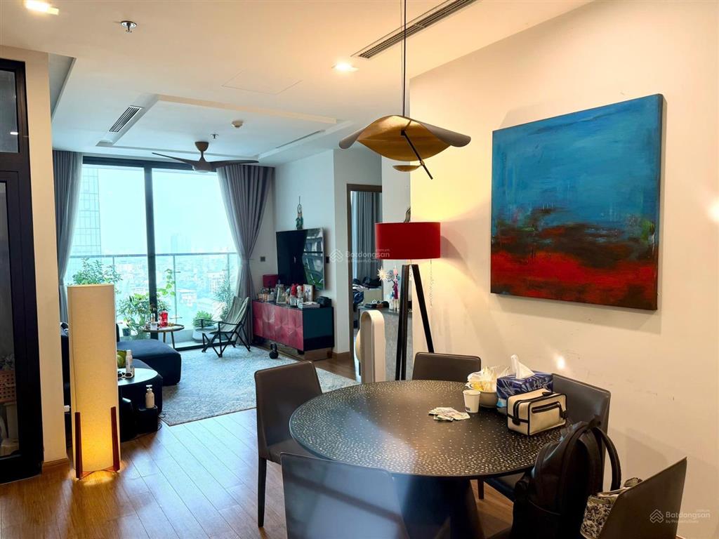 Cho thuê nhanh căn 2 ngủ vinhomes metropolis  nhà đẹp như ảnh | giá 26tr