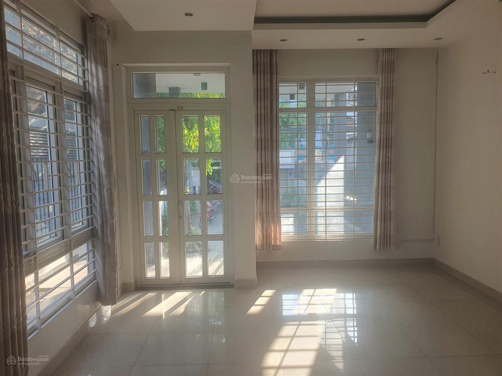 Cho thuê nhà góc 3 mt 255 lê văn thịnh, q.2, hồ chí minh