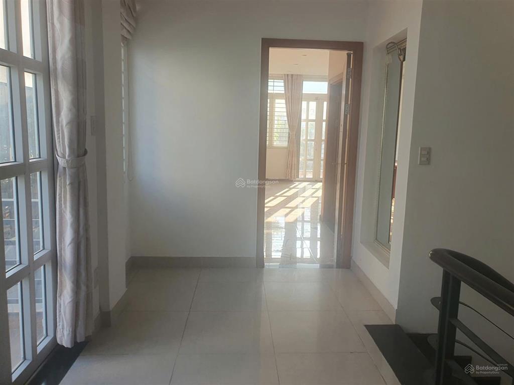 Cho thuê nhà góc 3 mt 255 lê văn thịnh, q.2, hồ chí minh