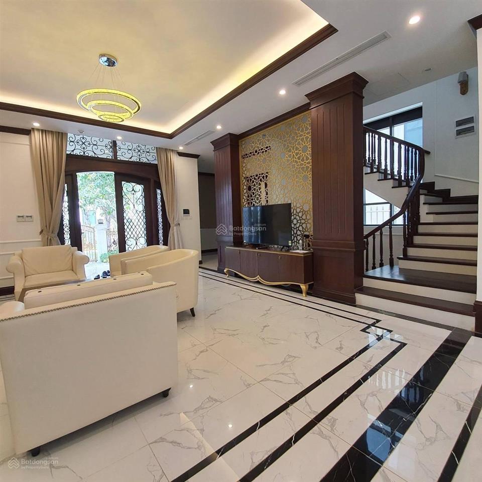 Chủ nhà tin tưởng gửi bán bt vic 225m2*5 tầng dự án vin ba son giá 330 tỷ full nội thất vip, sẵn sổ