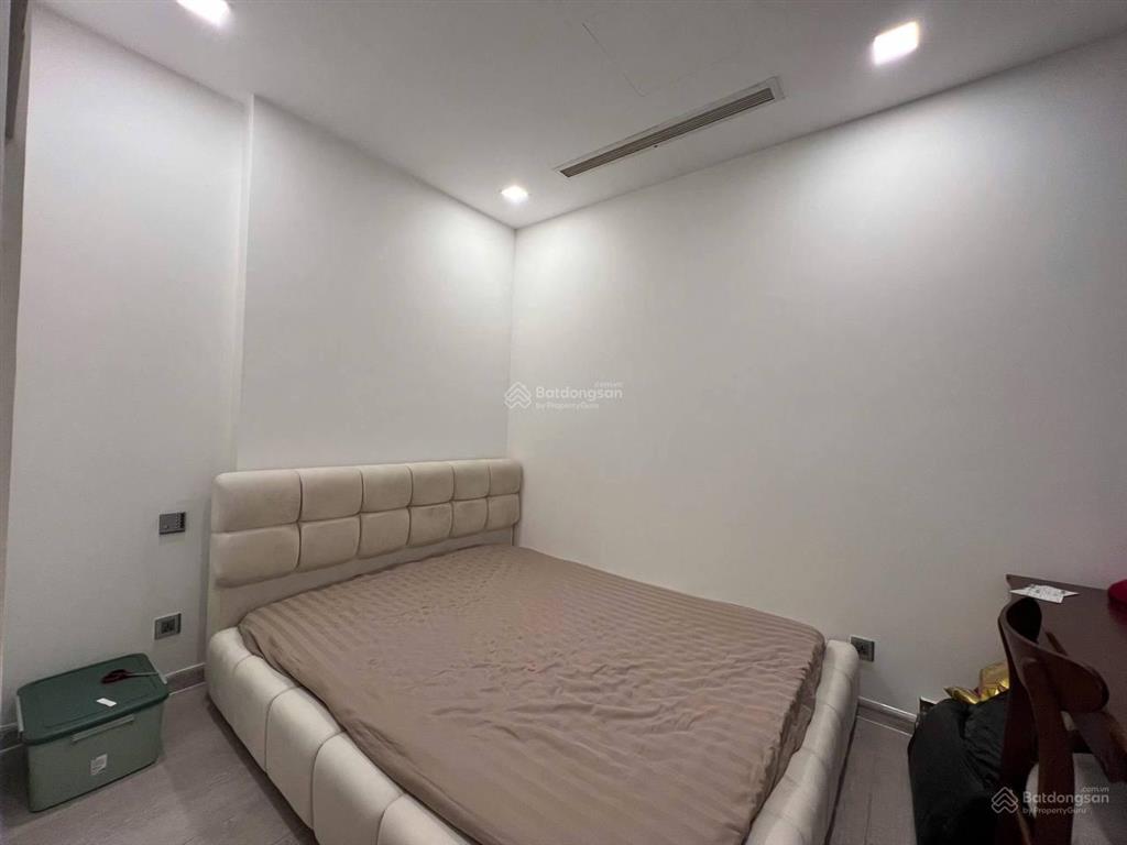 Chính chủ gửi bán ch 2pn*68,9m2 toà a2 dự án vinhomes ba son giá 15 tỷ, full nt, view sông, ở ngay