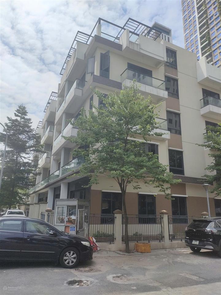 Cho thuê 1 cặp căn liền kề mặt phố 6th element tây hồ tây