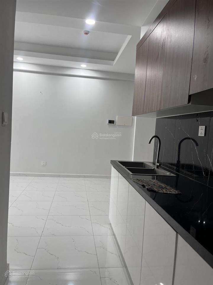 Opal skyline có căn 2pn 61m2 giá 2 tỷ 100. inbox em gửi thông tin