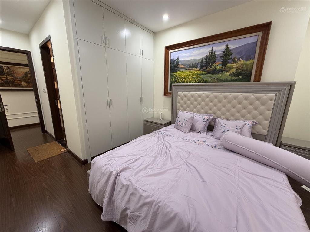 Chính chủ bán gấp căn 137m2 tầng trung roman plaza. giá bán thương lượng.  0854 866 ***