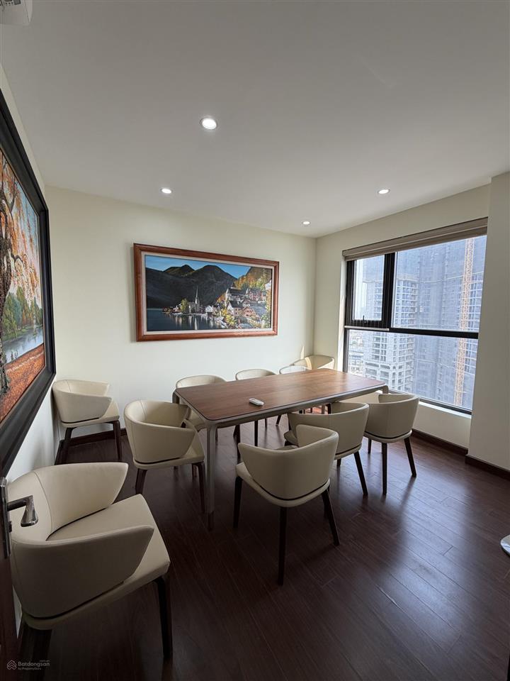 Chính chủ bán gấp căn 137m2 tầng trung roman plaza. giá bán thương lượng.  0854 866 ***