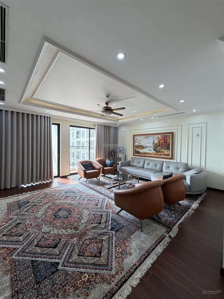 Chính chủ bán gấp căn 136,6m2 tầng trung roman. giá bán 13 tỷ. 0854 866 ***