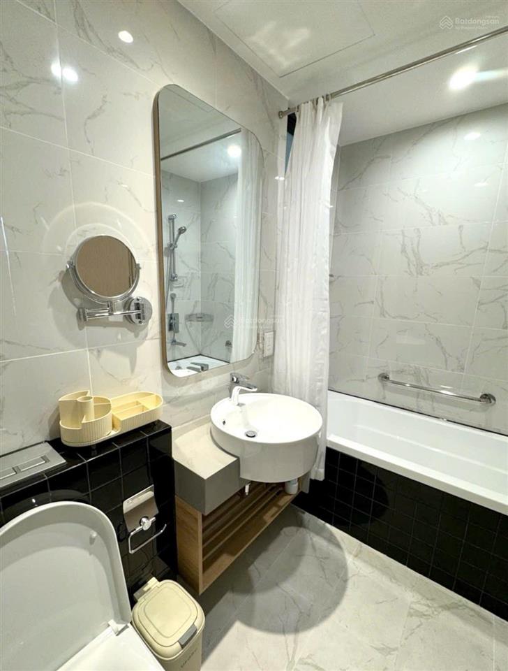 Chính chủ bán gấp cc zenity, 12 tỷ, 95m2, 2pn, 2wc, q.1, sổ hồng sẳn công chứng