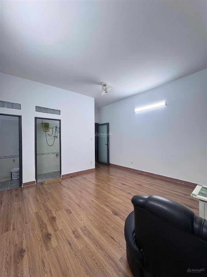 Chính chủ bán gấp căn hộ 312 lạc long quân 65m² 2pn 2wc nhà y hình sổ sẵn giá 3ty4