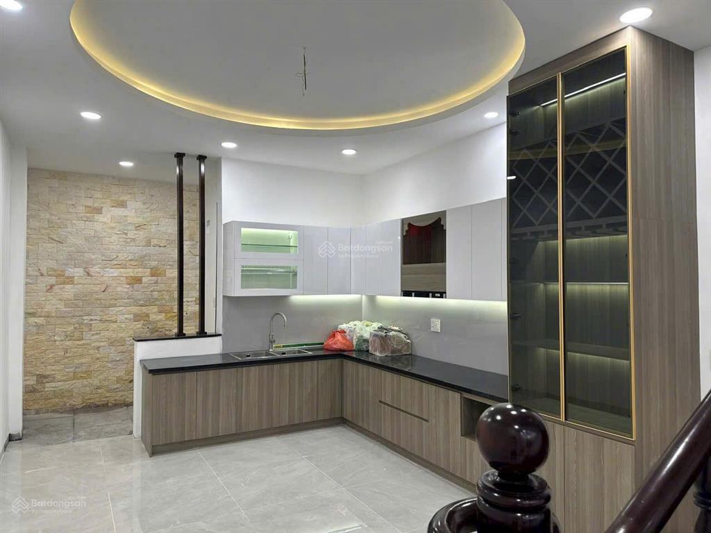 Bán nhà mặt tiền kinh doanh đường tam đảo, p. 15, quận 10, 5x15m, 4 tầng, 12 tỷ bớt lộc