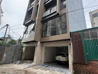 Nhà cự khối, long biên gần cầu thanh trì. 7 chỗ vào nhà, 6 tầng thang máy. giá 10,8 tỷ có tl