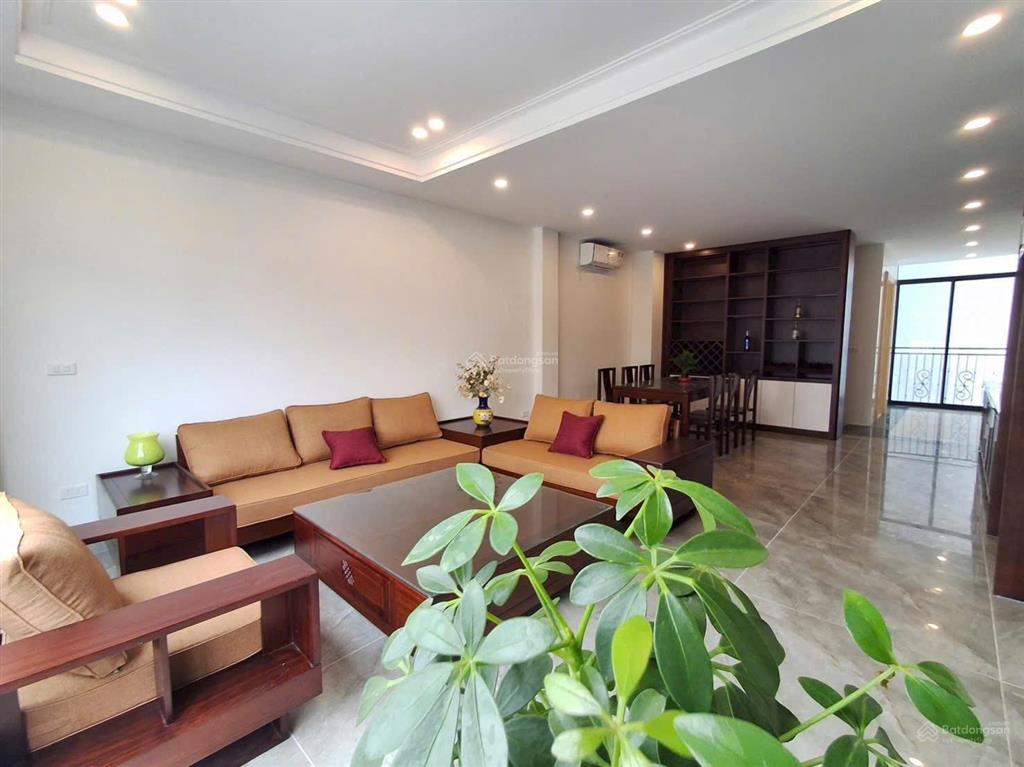 Phố lâm hạ, bồ đề, long biên. cách 15m ra hồ. 68m2 mt 5m. xây 7 tầng thang máy full đồ. 24,5 tỷ