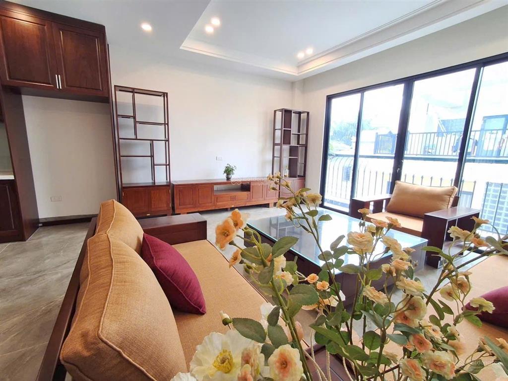 Phố lâm hạ, bồ đề, long biên. cách 15m ra hồ. 68m2 mt 5m. xây 7 tầng thang máy full đồ. 24,5 tỷ