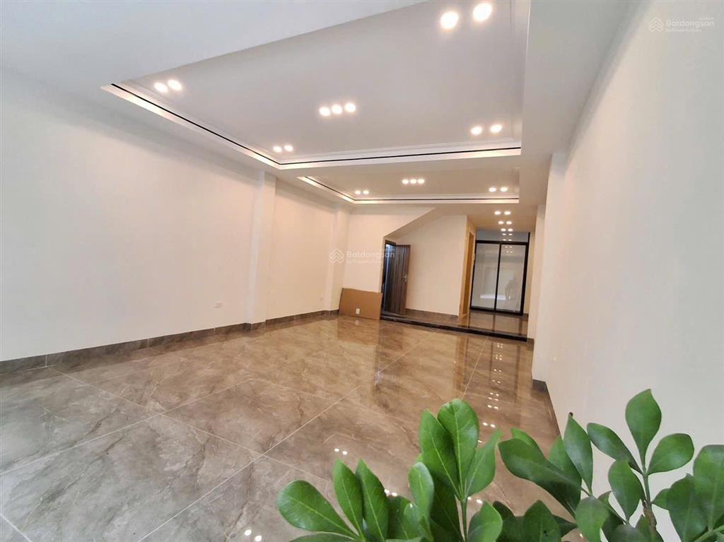 Phố lâm hạ, bồ đề, long biên. cách 15m ra hồ. 68m2 mt 5m. xây 7 tầng thang máy full đồ. 24,5 tỷ