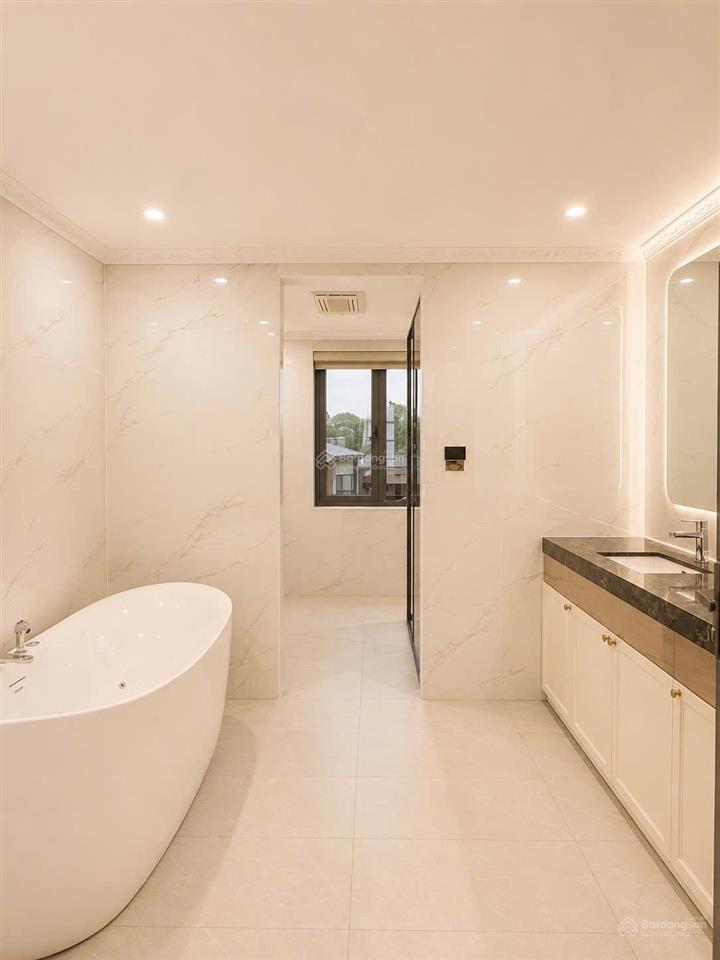 Siêu phẩm nguyễn sơn, long biên 8 tầng thang máy full nội thất. ảnh thật 100%. 91m2 mt 7,65m.38,8ty
