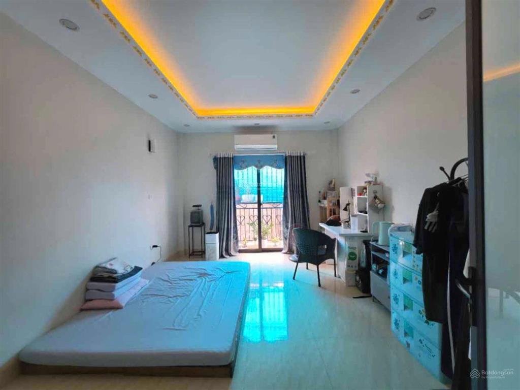 Bán nhà riêng tại thanh am, 5,8 tỷ, 30m2, 3pn, 4wc, 5 tầng, hướng tây nam