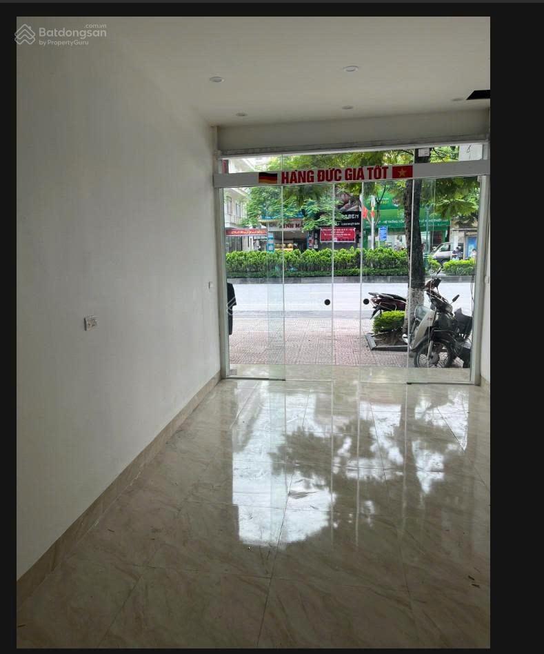 Bán nhanh căn nhà mặt phố nguyễn văn cừ. đoạn giữa kd sầm uất nhất. 33m2 mt3,2m giá 16,95 tỷ có tl