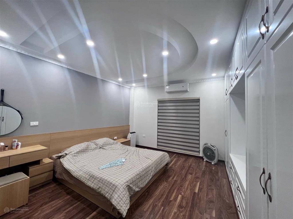 Nhanh tay thì còn, nhà ngọc thụy 6 tầng thang máy s40m2 mt 4m giá 11,5 tỷ