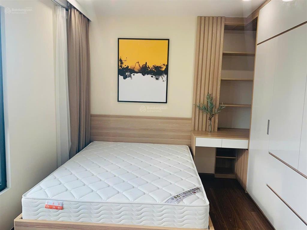 Chính chủ bán ch (2n  2vs). dt 74m2. giá 6,3 tỷ. đc goldsilk complex, vạn phúc. full nội thất.